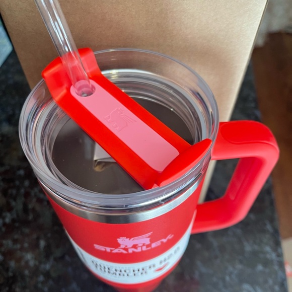 Stanley limited Sold Out Valentines edition ❤️💖💋 - Picture 2 of 2